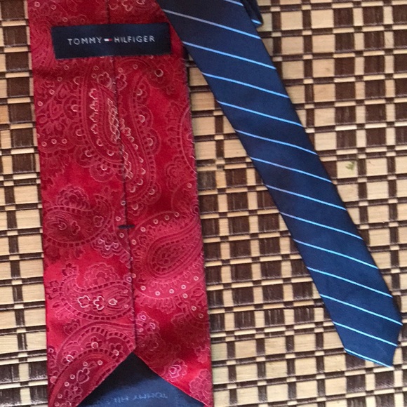 Tommy Hilfiger red paisley tie - Picture 2 of 2